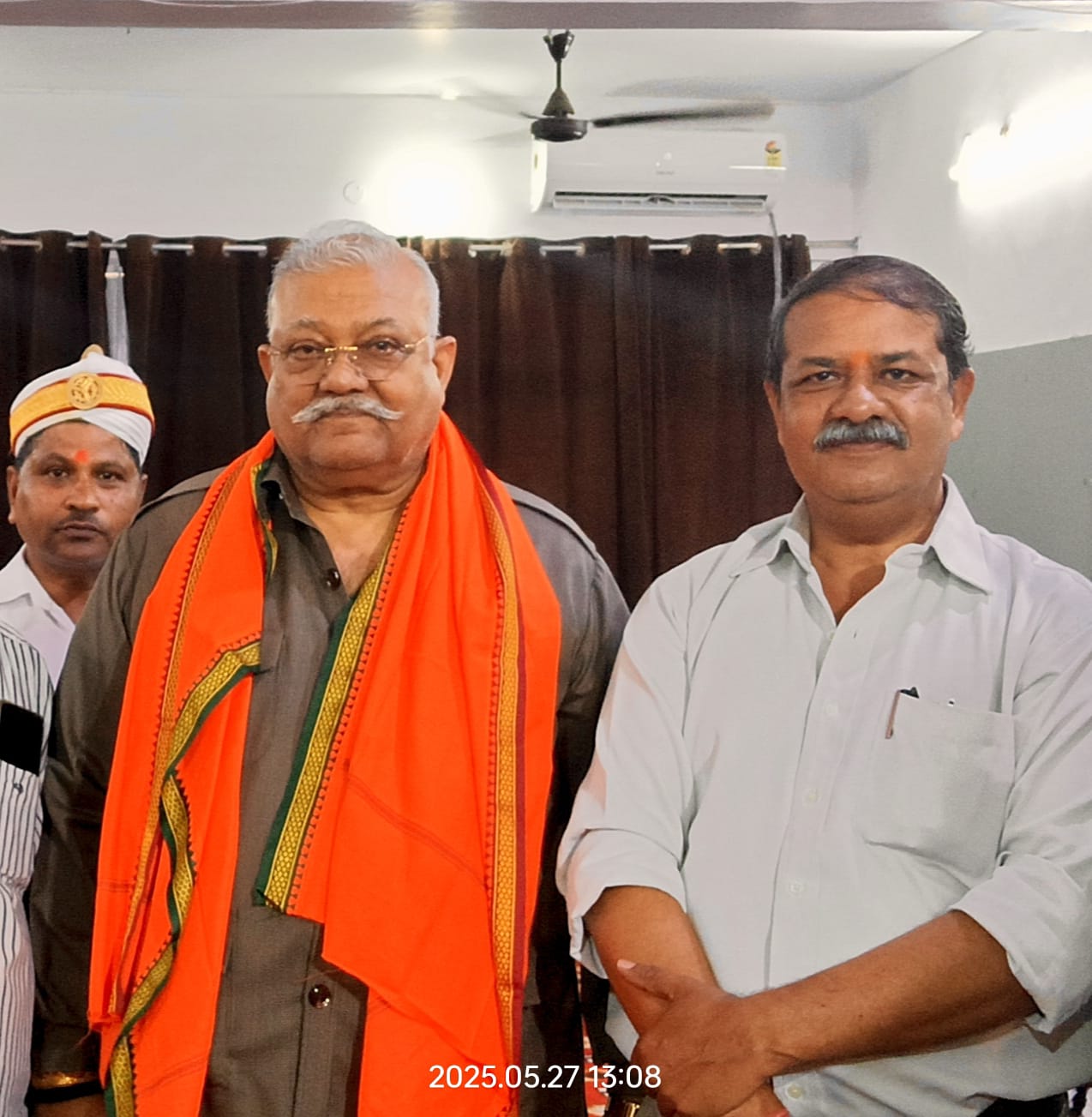 साइबर जर्नलिस्ट एसोसिएशन (CJA) के राष्ट्रीय अध्यक्ष शाश्वत तिवारी ने यूपी विधान परिषद के अध्यक्ष मानेंद्र सिंह से मुलाकात कर पत्रकारों की स्थिति एवं वर्तमान परिदृश्य में शासन –  प्रशासन के रवैए पर विधिवत चर्चा की