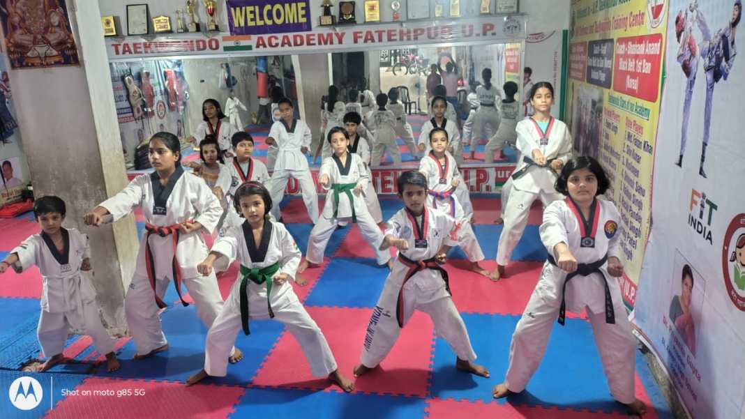 ताइक्वांडो एसोसिएशन ऑफ फतेहपुर द्वारा दिया जा रहा प्रशिक्षण