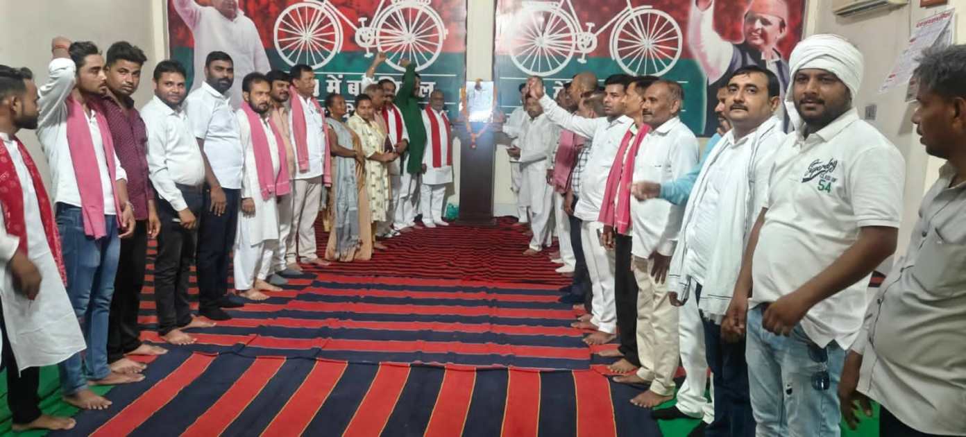 सपाइयों ने मनाई पूर्व सांसद फूलन देवी की पुण्यतिथि