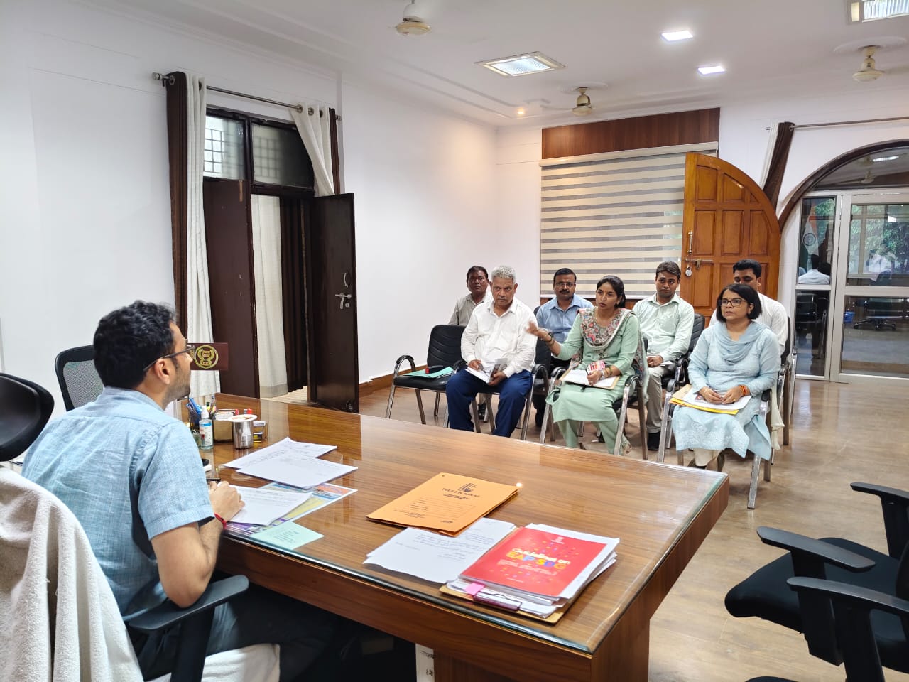 जिलाधिकारी ने की खाद्य सुरक्षा व औषधि प्रशासन विभाग के कार्यों की समीक्षा