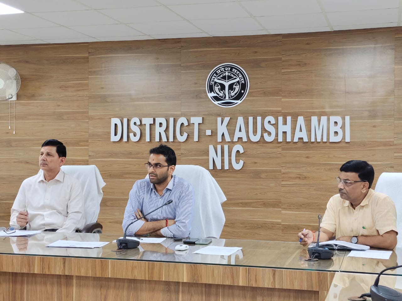 जिलाधिकारी ने की सोशल सेक्टर एवं रानी लक्ष्मीबाई महिला व बाल सम्मान कोष की समीक्षा