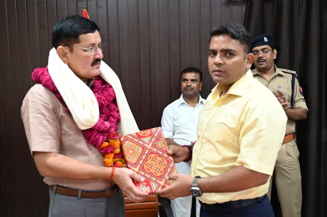 अधिवर्षता आयु पूर्ण करने वाले पुलिस कर्मियों की हुई विदाई