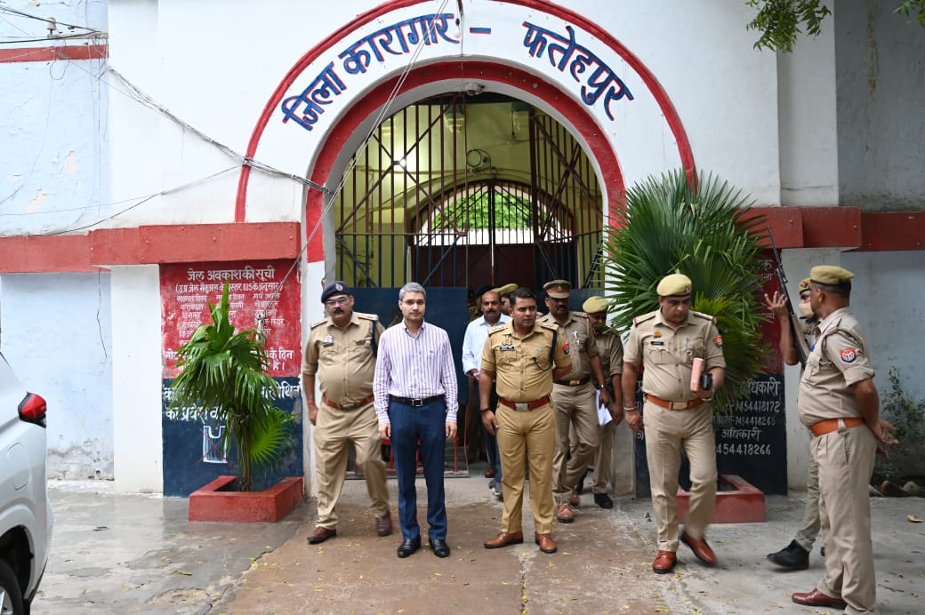 डीएम व एसपी ने किया जेल का औचक निरीक्षण