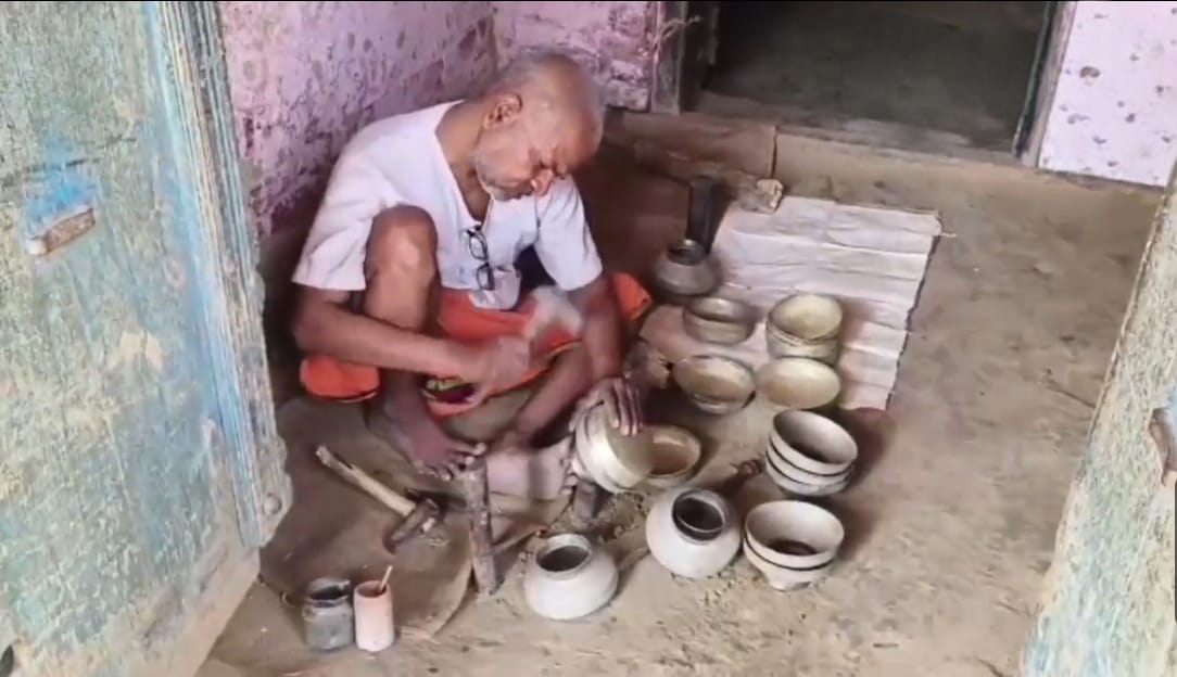 कभी पीतल नगरी के नाम से मशहूर था कौशांबी का शमशाबाद, आज पहचान खोता जा रहा है ये गांव