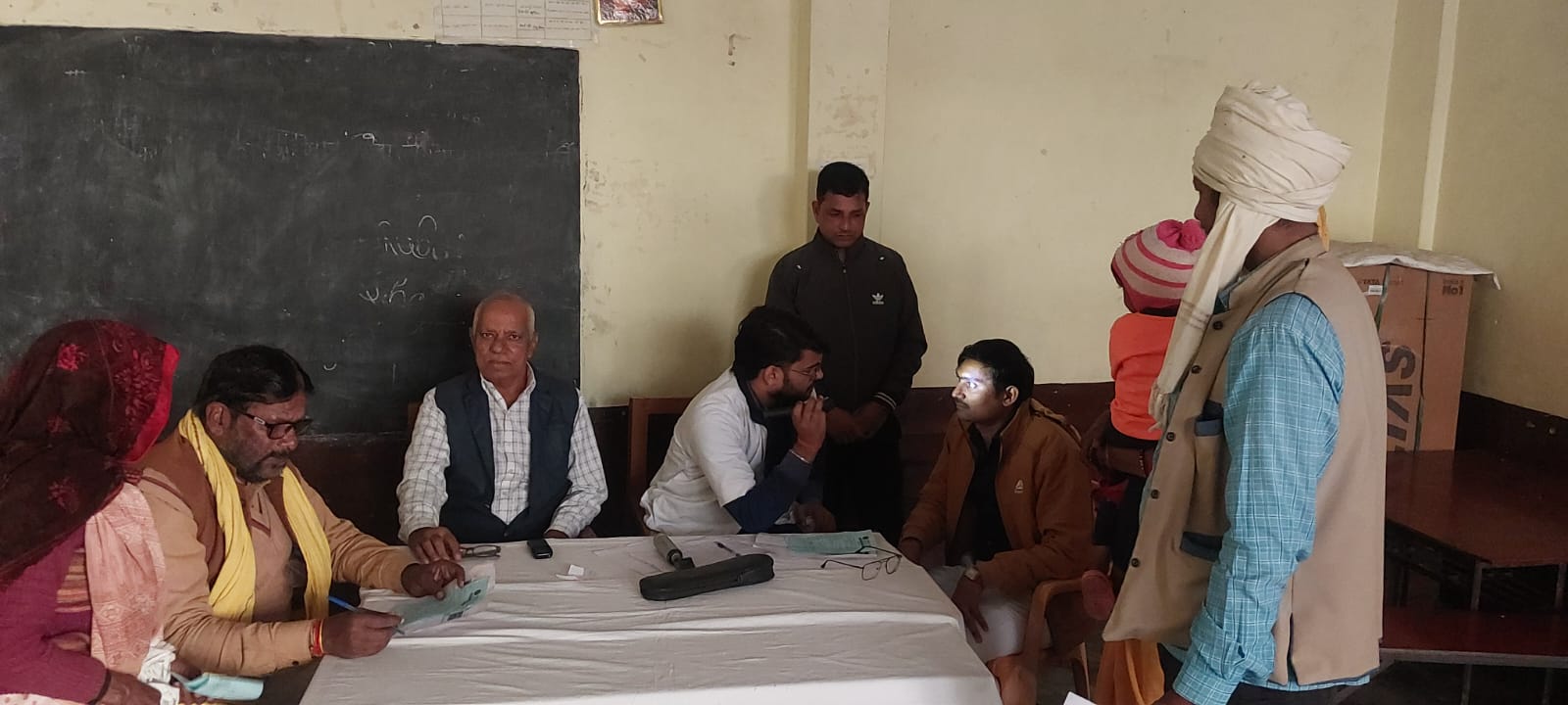 निःशुल्क नेत्र शिविर में करीब 500 लोगों की जांच