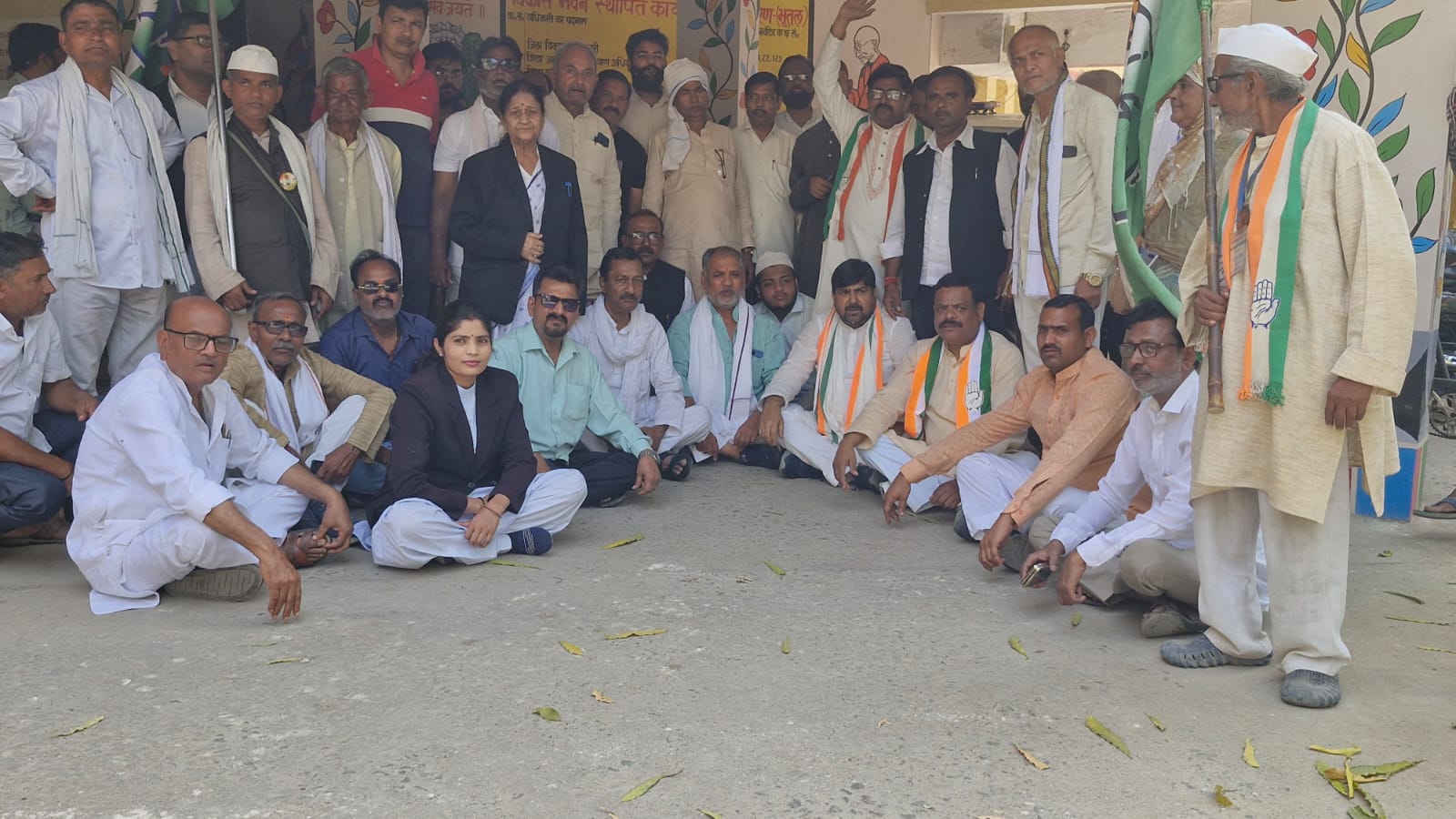 मनरेगा भुगतान को लेकर कांग्रेस का प्रदर्शन, विकास भवन का किया घेराव