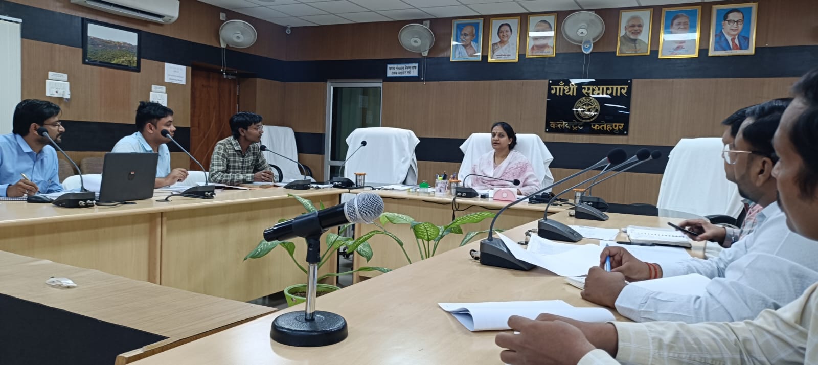 पाइप पेयजल परियोजनाओं की समीक्षा, जून तक सड़कों को मोटरेबल बनाने के निर्देश