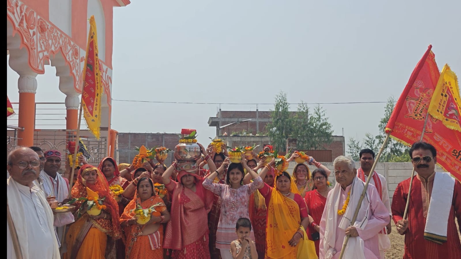 गाजे-बाजे के साथ निकली भव्य कलश यात्रा, मंदिर में गूंजे जयकारे